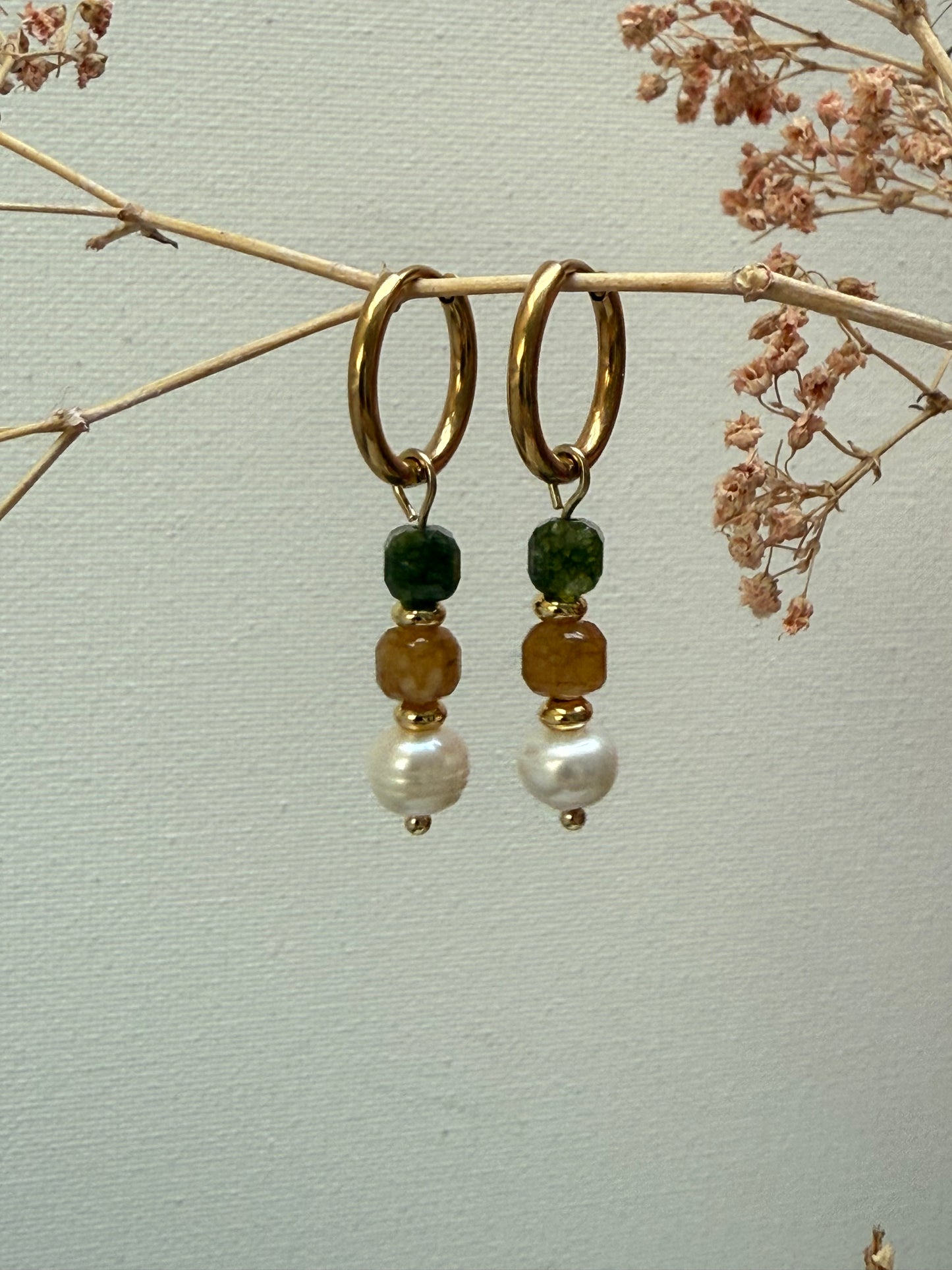 Zoetwaterparels en toermalijnen oorbellen