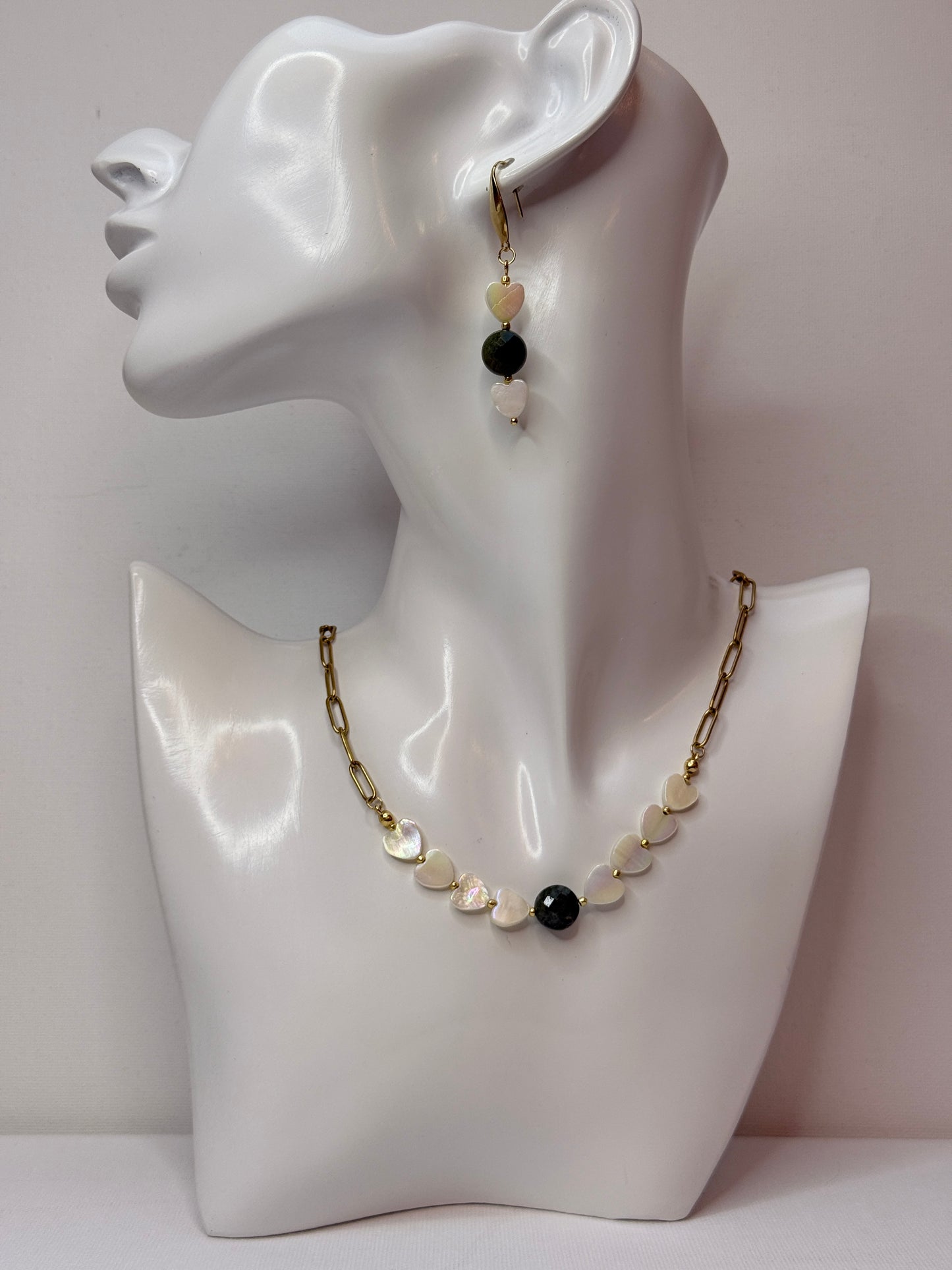 Minimalistisch zoetwaterschelp hartjes setje