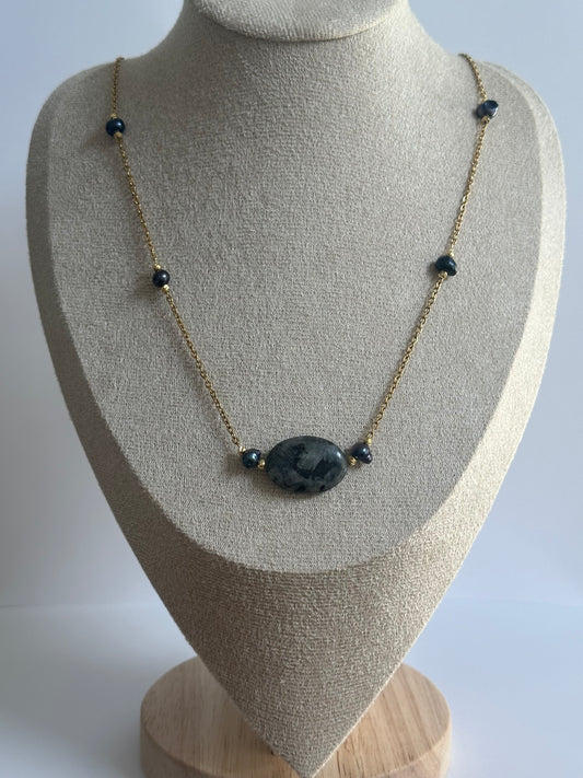 Extra lang parels en edelstenen ketting